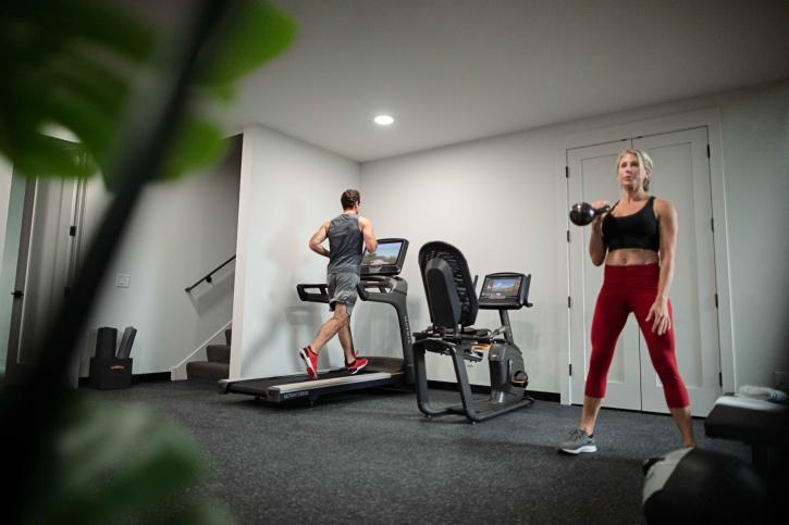 MATRIX R50 Bicicleta Reclinada LED - Wellness Pro Fitness Equipment